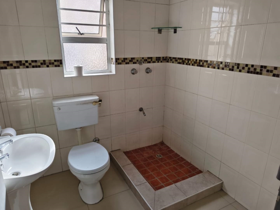 To Let 1 Bedroom Property for Rent in Grassy Park Western Cape